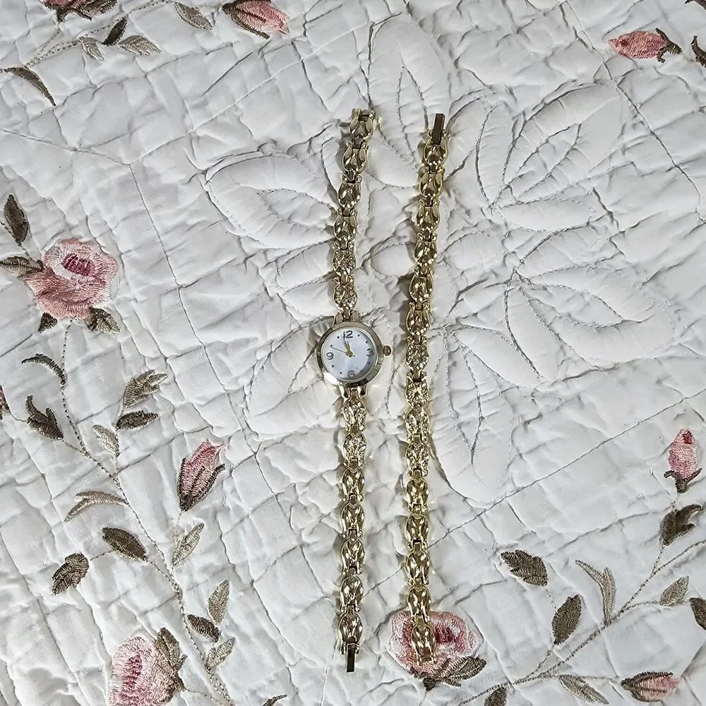 Vintage Gold Tone Women's Quartz Watch and Matching Link Bracelet Gift Set